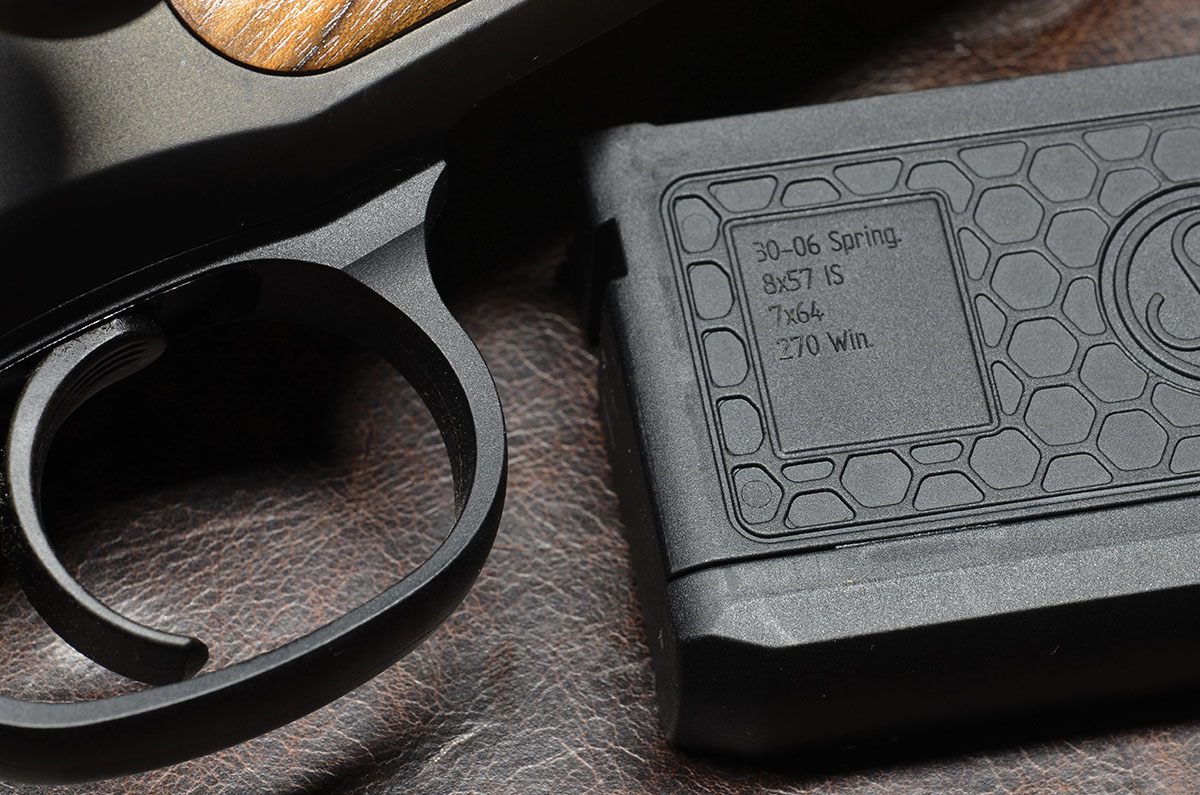 The 505 uses a detachable in-line magazine.